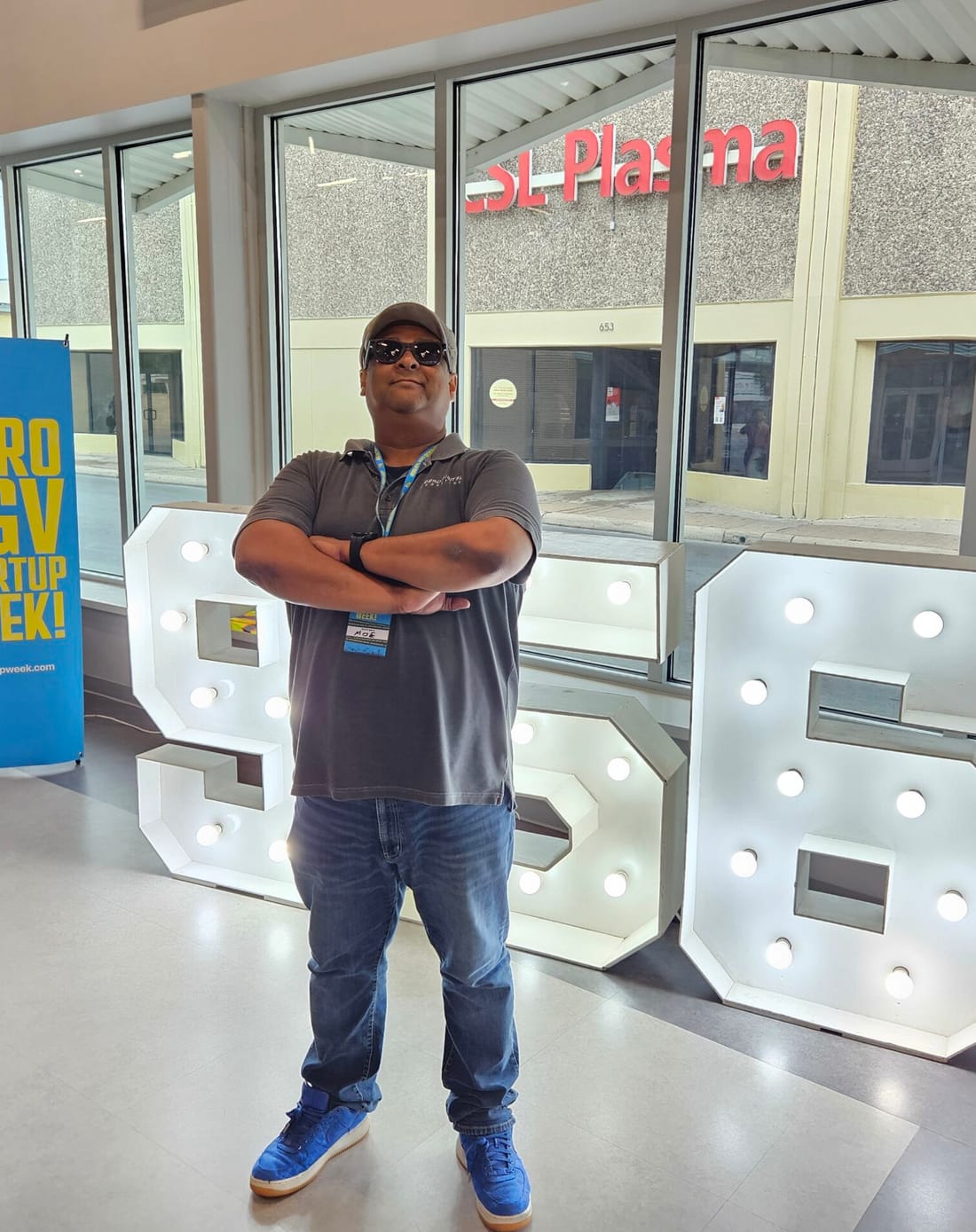 Mauricio Piña, arms folded, in front of a Data Driven banner.